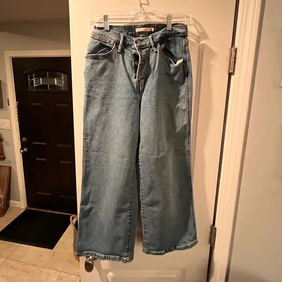 Levi’s Jeans - Size 28 - Picture 1 of 7